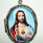 Sacred Heart Of Jesus Necklace Locket Vintage..